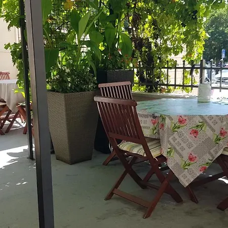 Dalia House アパート フヴァル